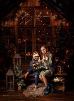 Fabric photo background from the Christmas category. Sample implementation with sitting children