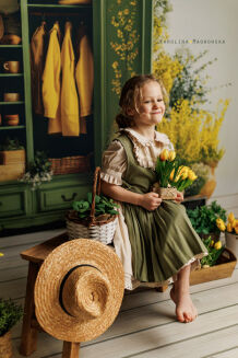 Spring photographic background with shelf t_4413 - 5