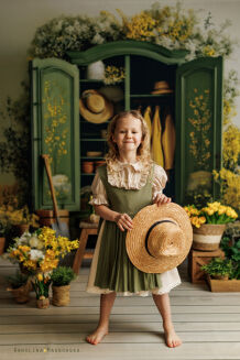 Spring photographic background with shelf t_4413 - 6