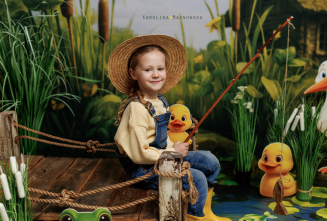 Spring photographic background with a frog t_4616 - 5